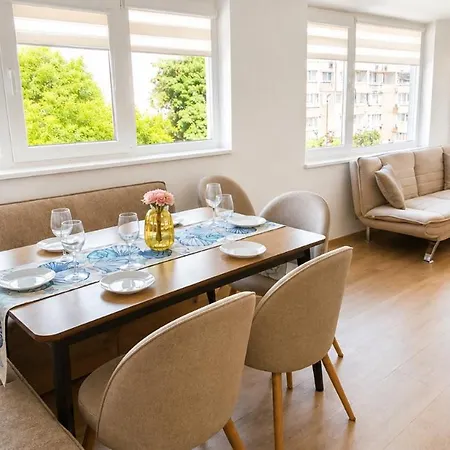 Spacious & Quiet 3br Apartment, Center & Sea Garden * Varna