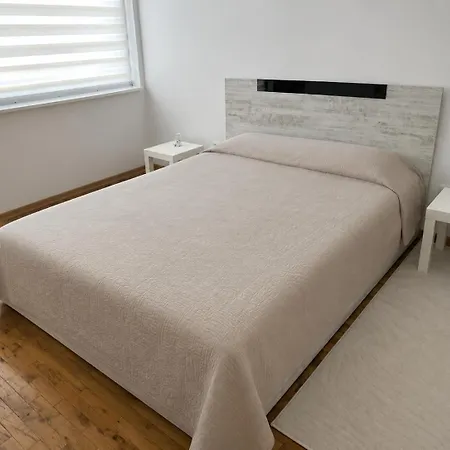 Spacious & Quiet 3br Apartment, Center & Sea Garden شقة *