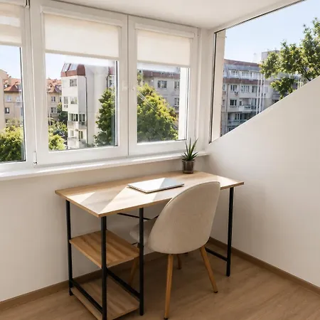 شقة Spacious & Quiet 3br Apartment, Center & Sea Garden فارنا