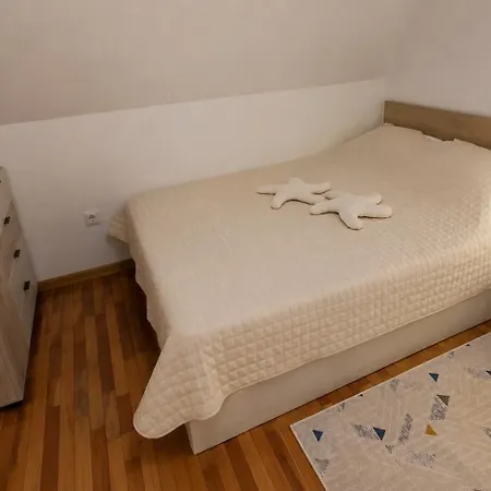 Spacious & Quiet 3br Apartment, Center & Sea Garden * فارنا